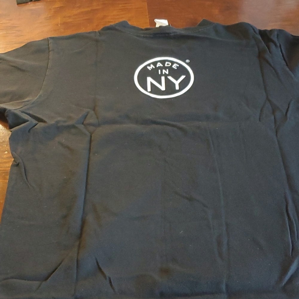 T-Shirt - Picture 2 of 2